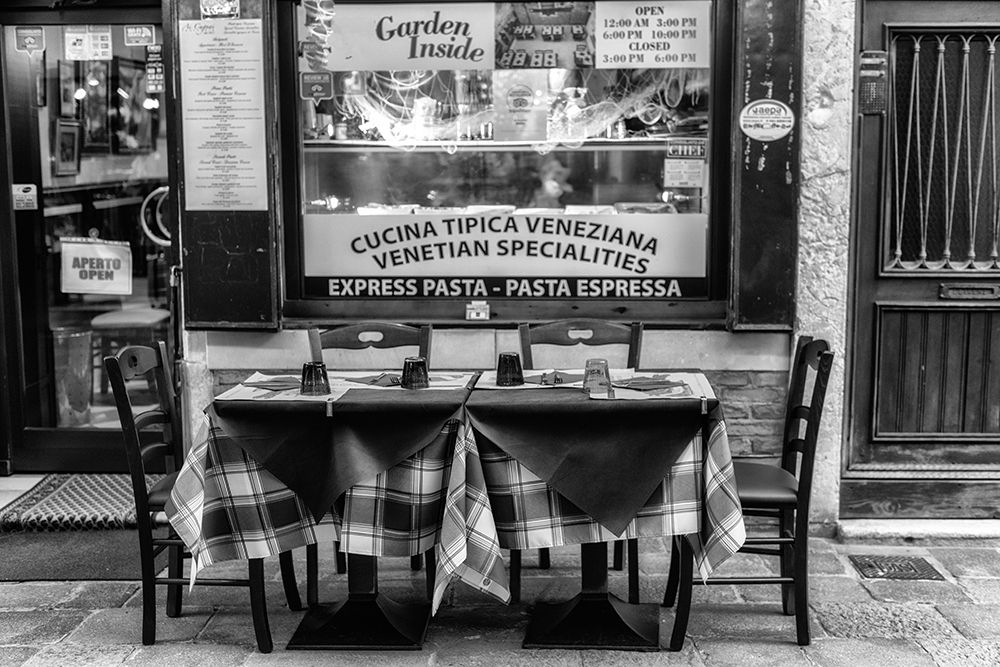 Open Table BW