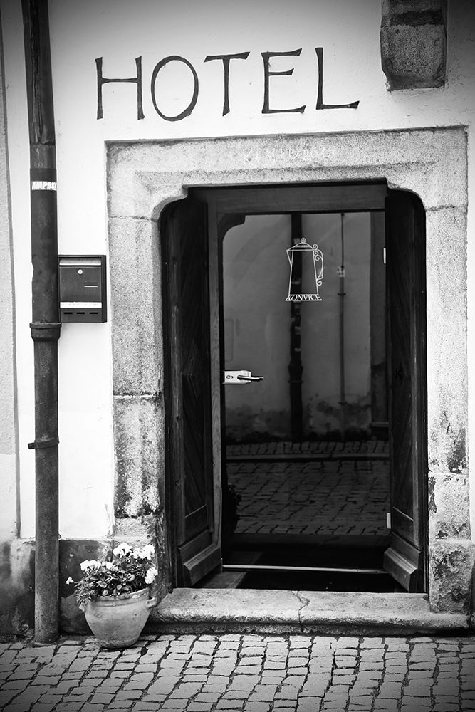 Back and White Hotel