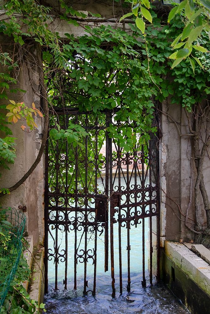 Elegant Canal Entrance