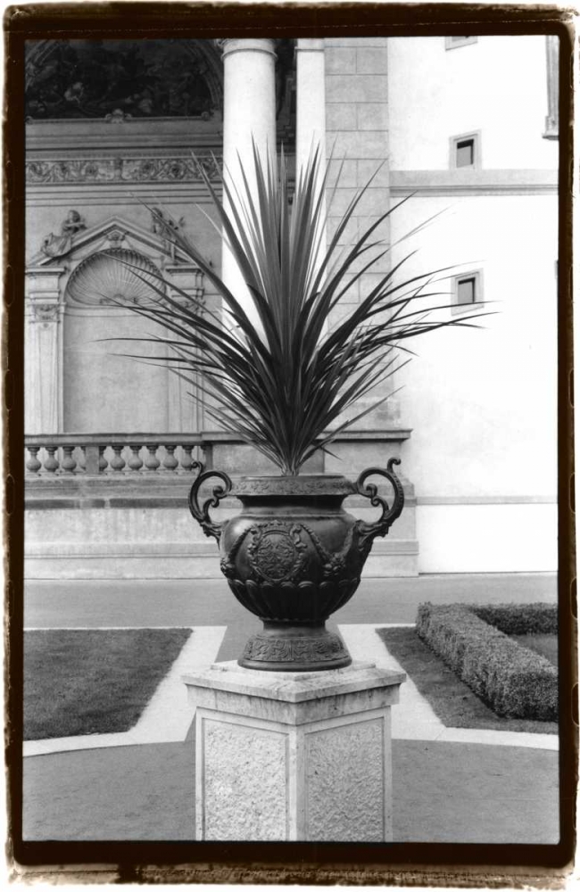 Royal Urn I