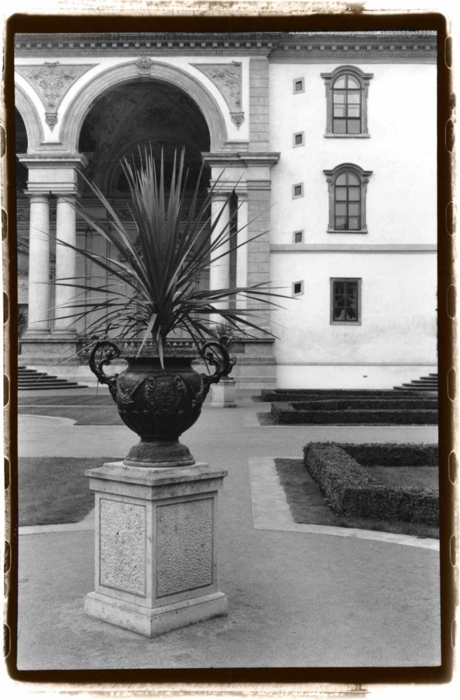 Royal Urn II