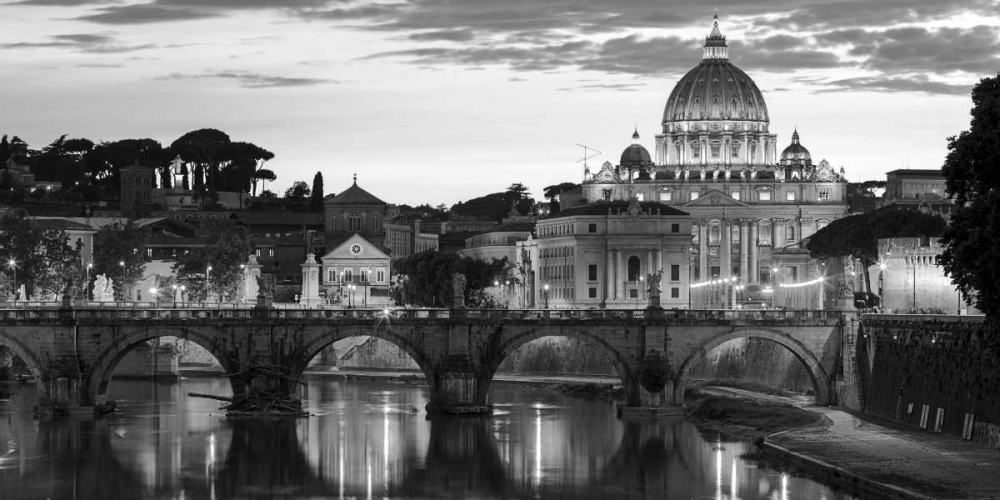 Night view at St. Peters cathedral, Rome