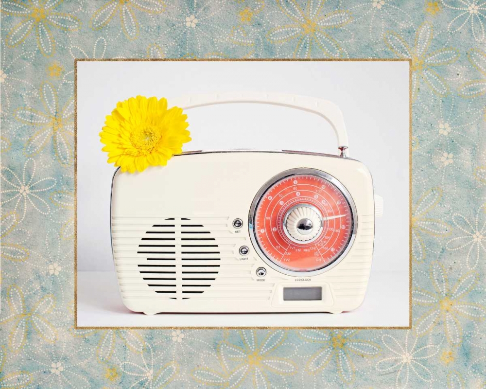 Back In Time White Radio_border