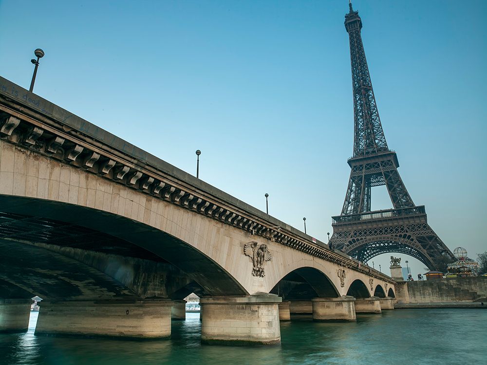 Bridge over river Siene with Eifflel tower in background, Paris, France