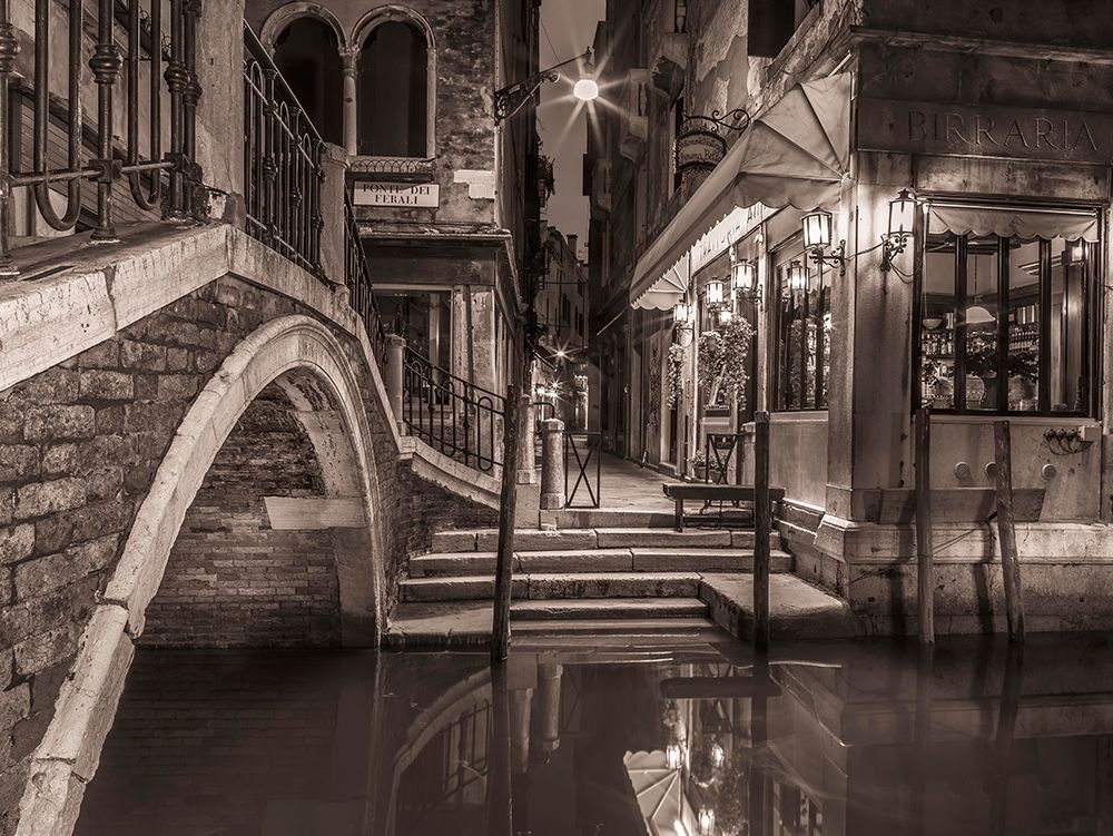 Cafe by canal-Venice