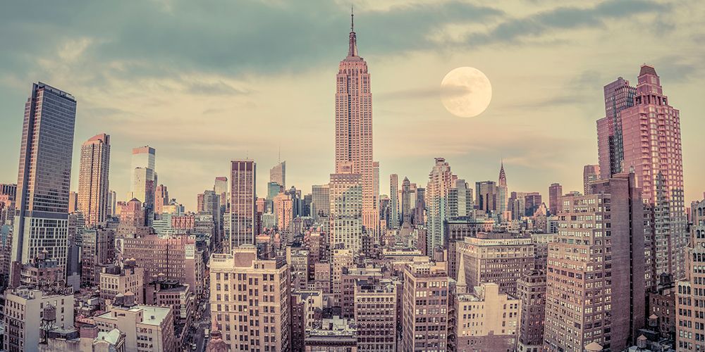 Empire State Building with Manhattan skyline - New York City