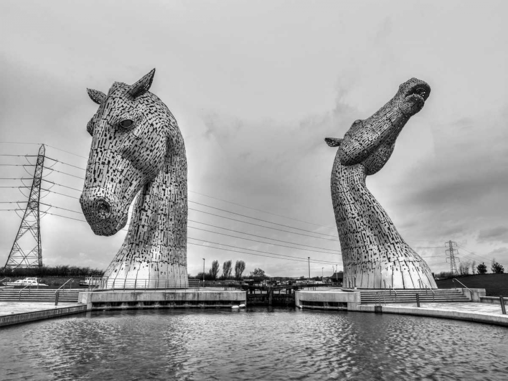 The kelpies horse statue at the Helix park in Falkirk , Scotland