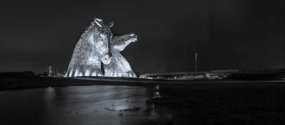 The kelpies horse statue at the Helix park in Falkirk , Scotland