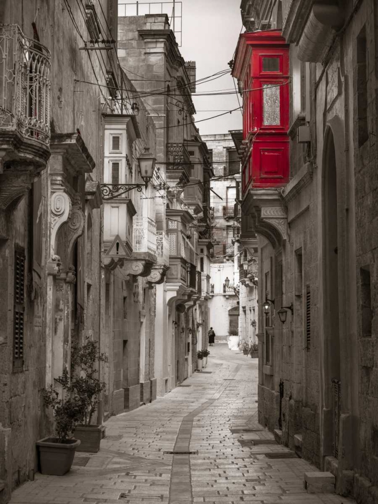 Narrow street through traditional maltese houses in Birgu, Malta