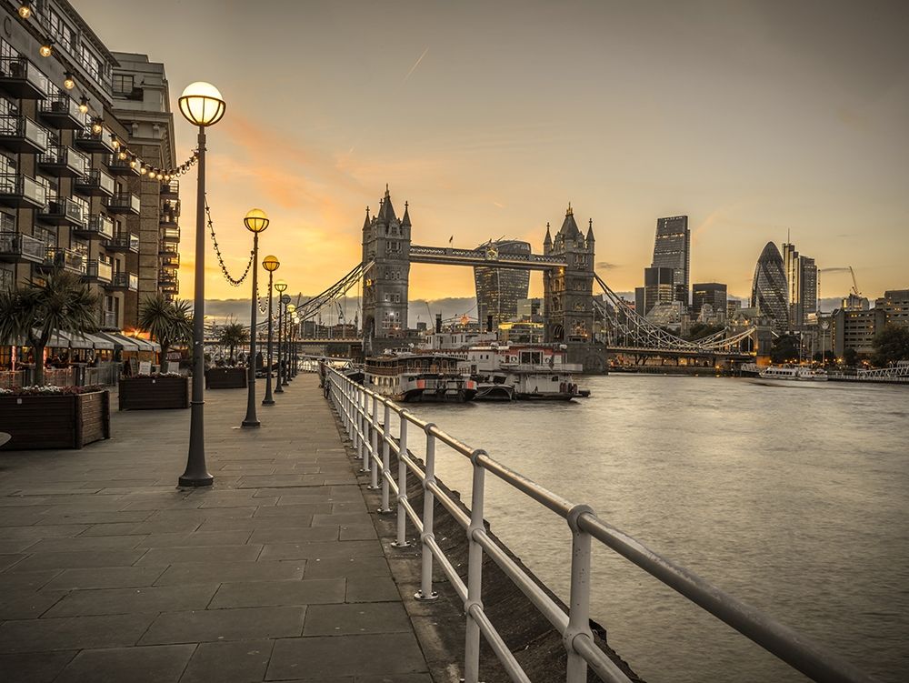 London Riverside Promenade with Tower bridge