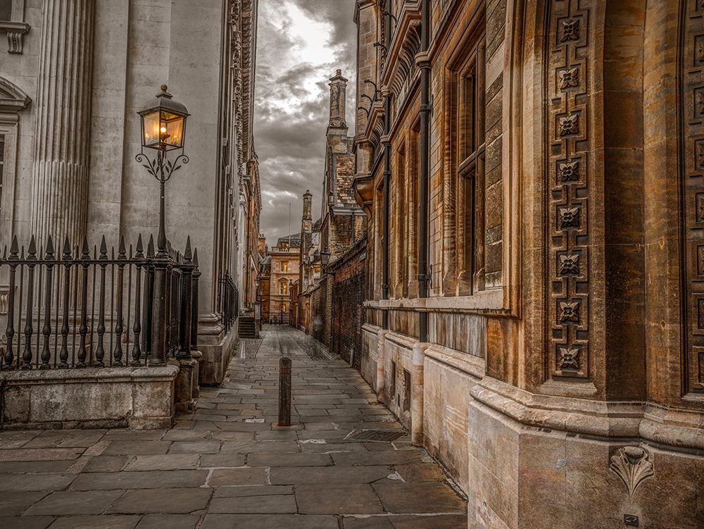 Narrow lane in Cambridge