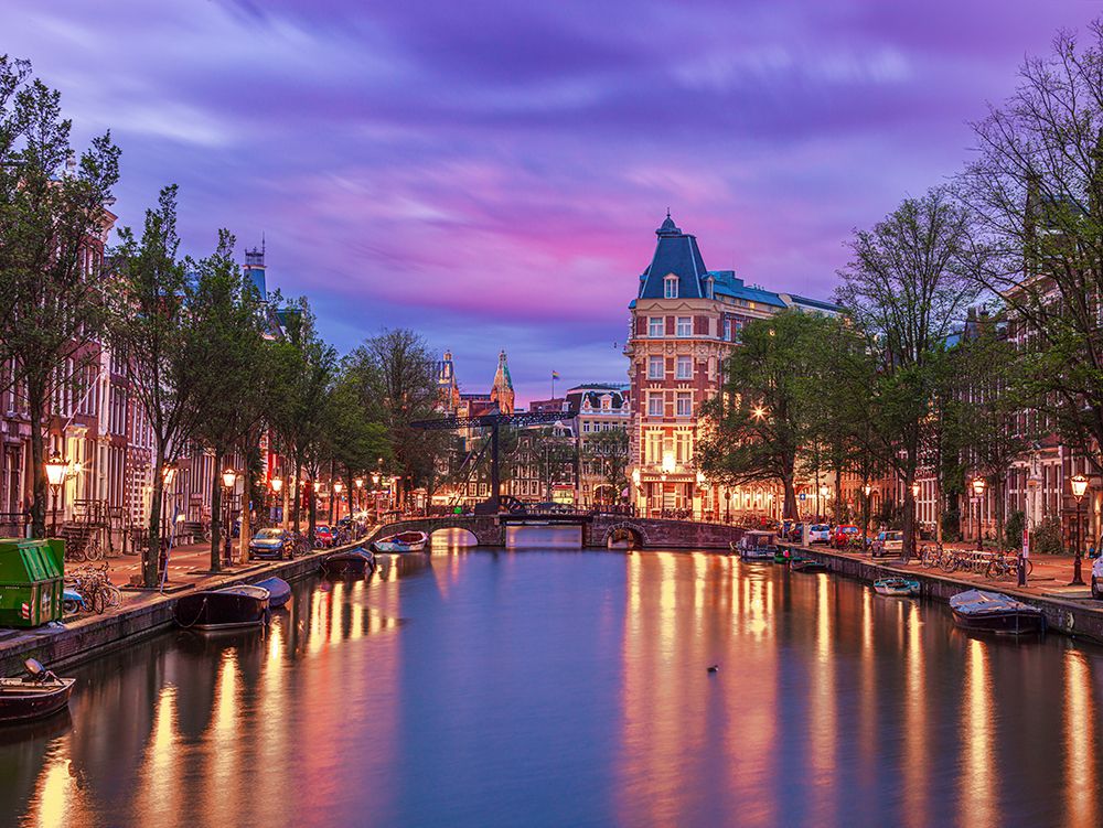Canal through-city