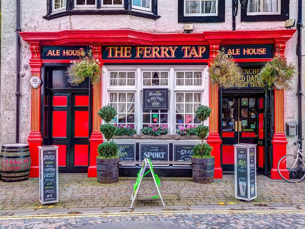 Street cafe in South Queensferry-Scotland