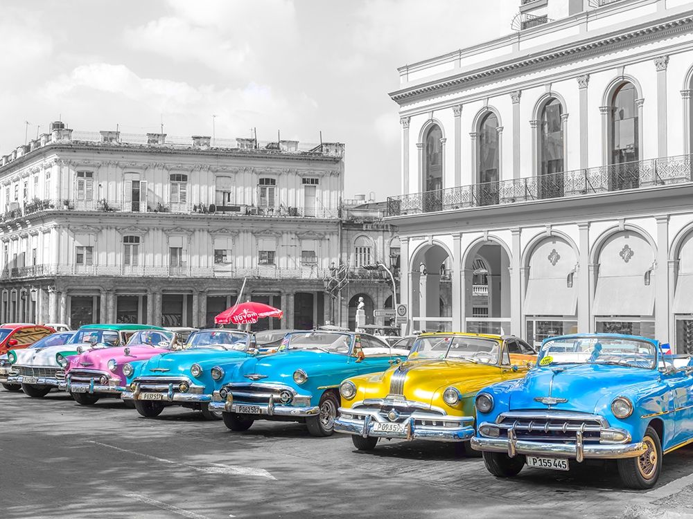 Vintage cars in Havava