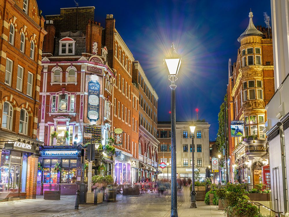 London street near Covent Gardens at night