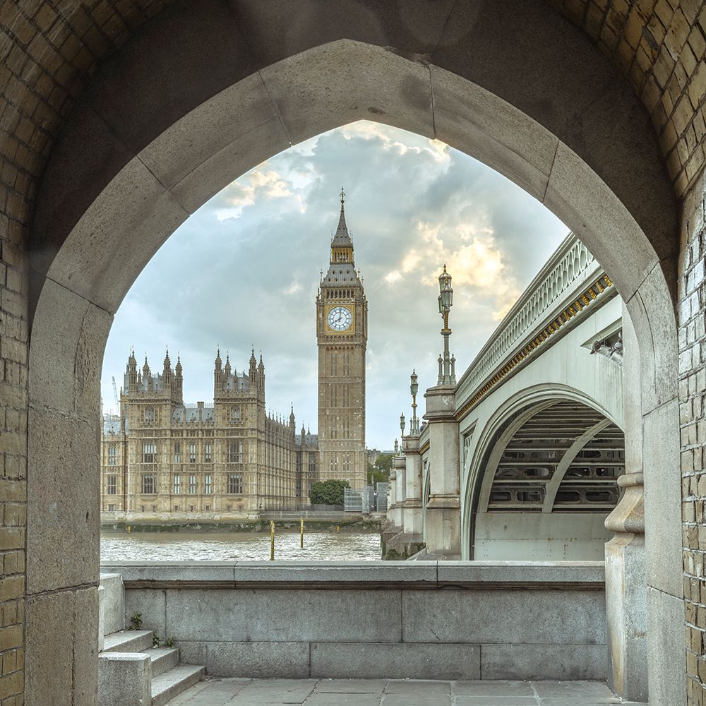 Big Ben seen from the Arch of Thames promenade, London