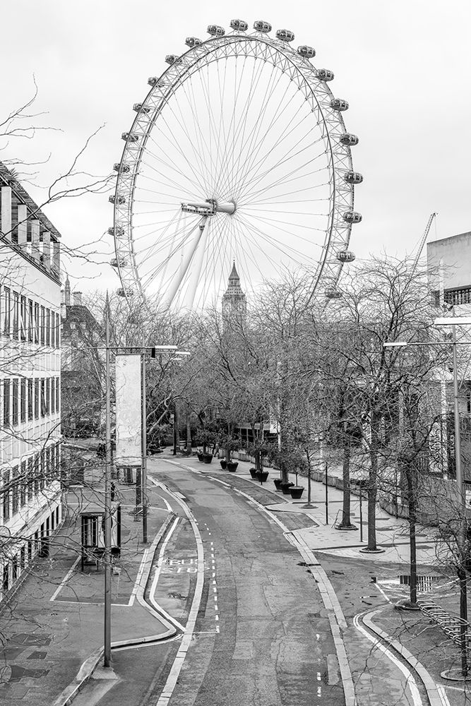 London Eye in black and white
