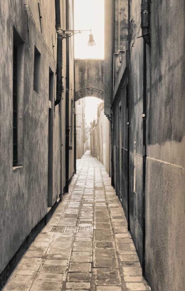 Sized alley 1