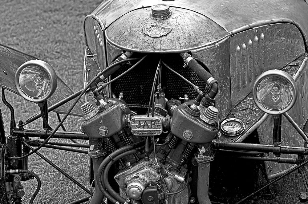 ENGINE IN BLACK AND WHITE I