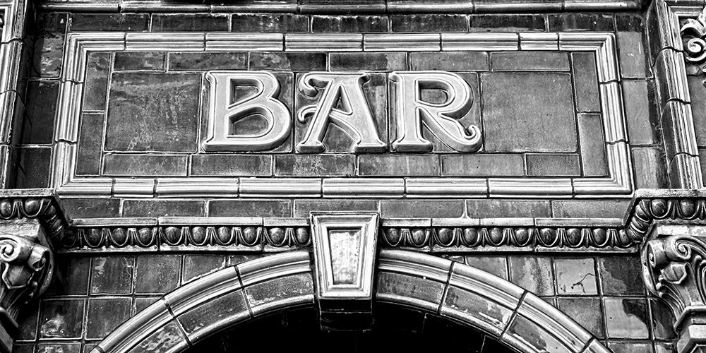 BAR IN BLACK AND WHITE