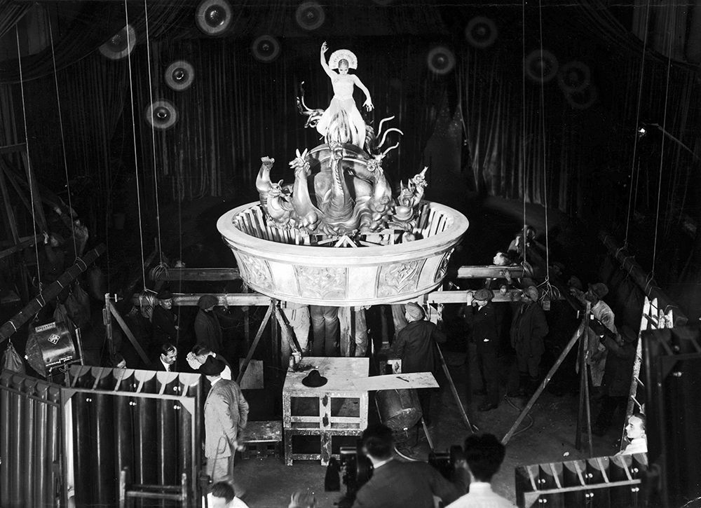 Metropolis - Scene Setup - Production Still