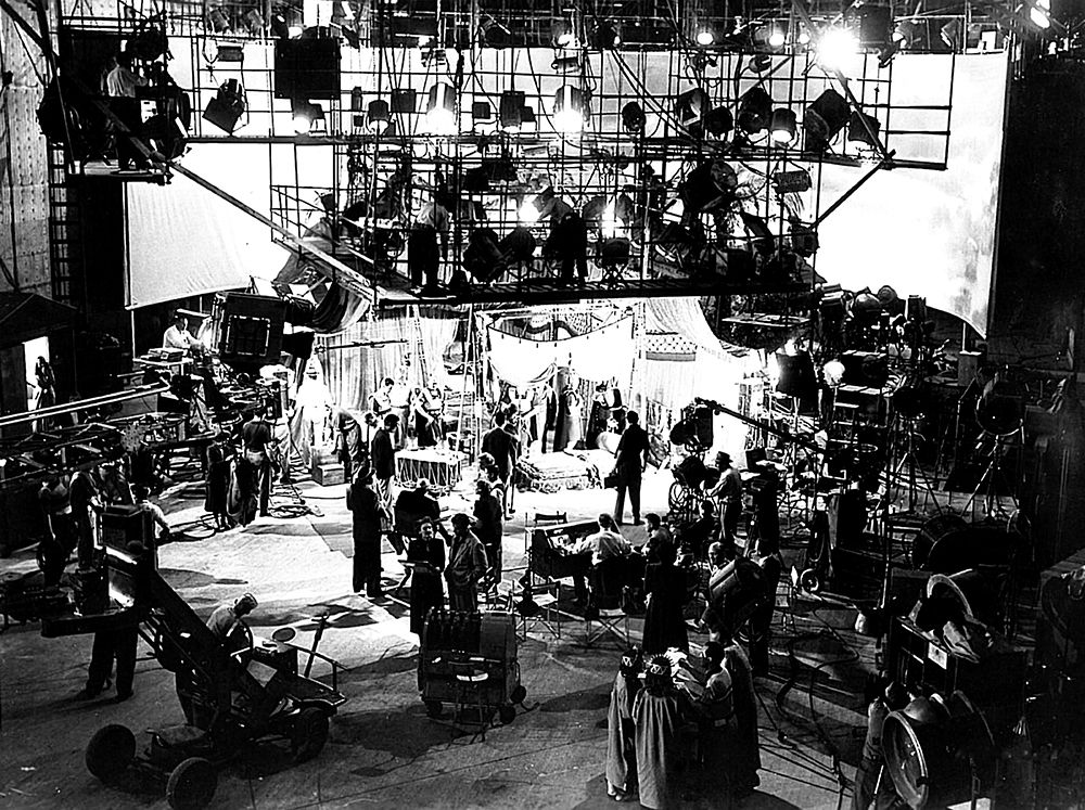 Sunset Boulevard - Demilles Set
