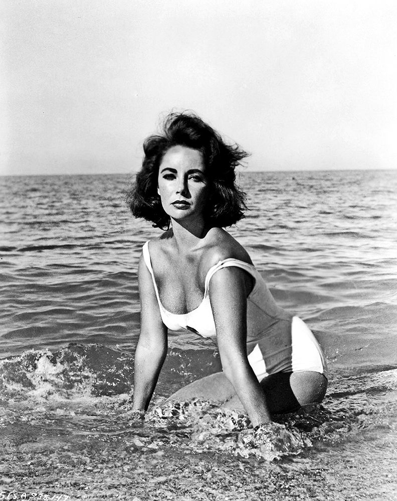 Elizabeth Taylor - In the surf