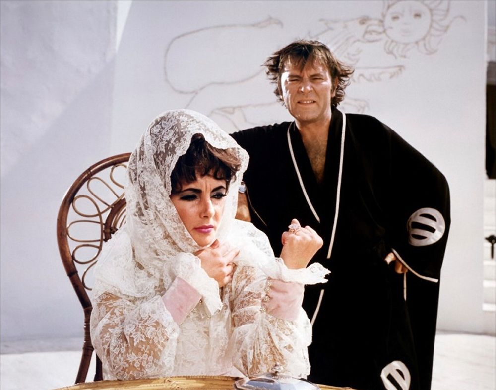Elizabeth Taylor and Richard Burton in Boom