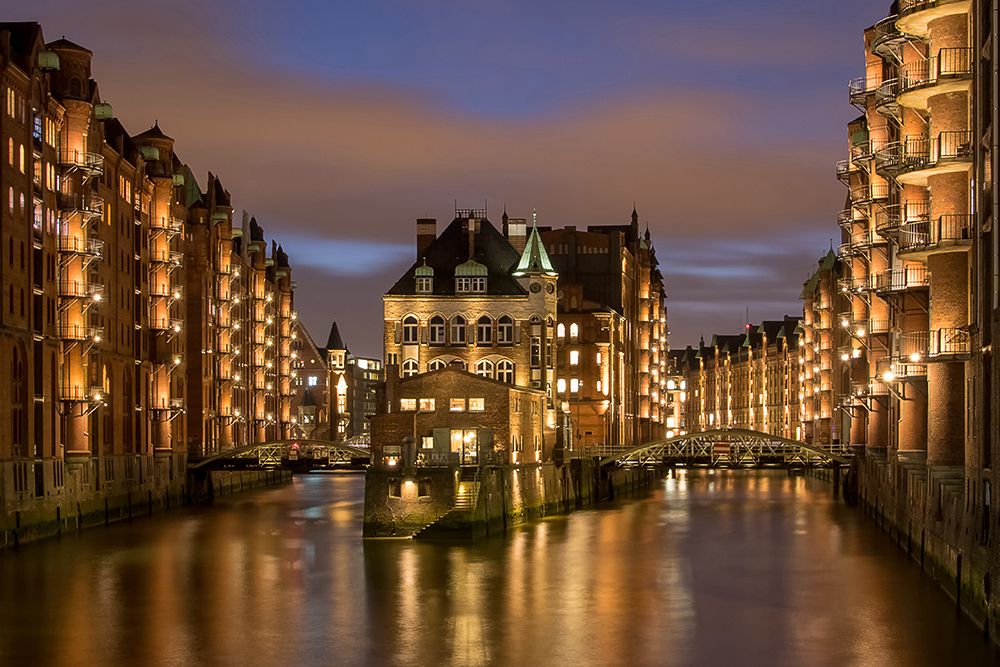 Hamburgs moated castle