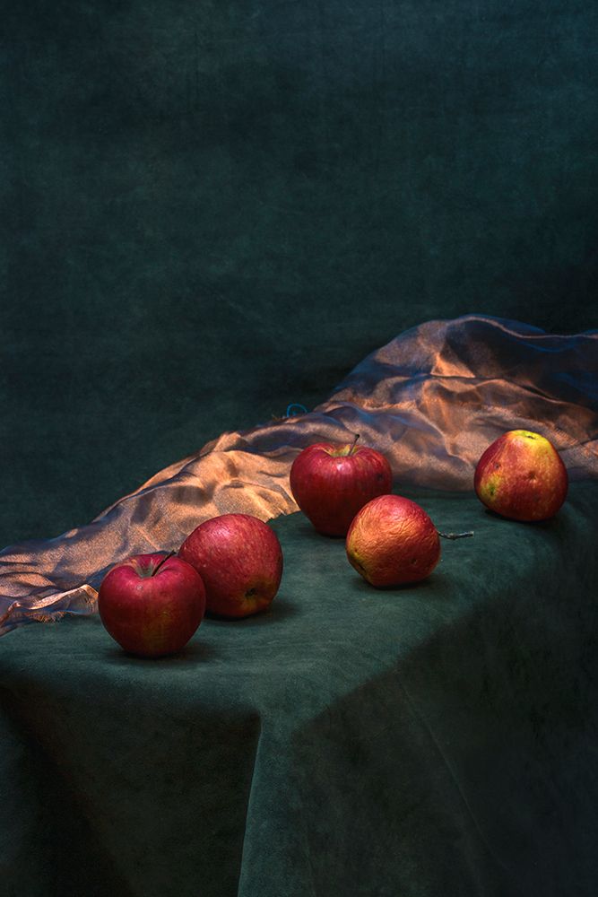 Still life with apples