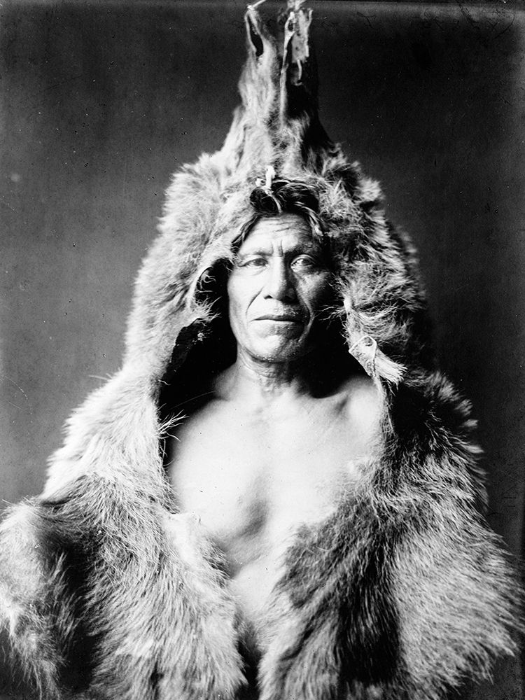 Bears Belly, Arikara Indian, wearing bearskin