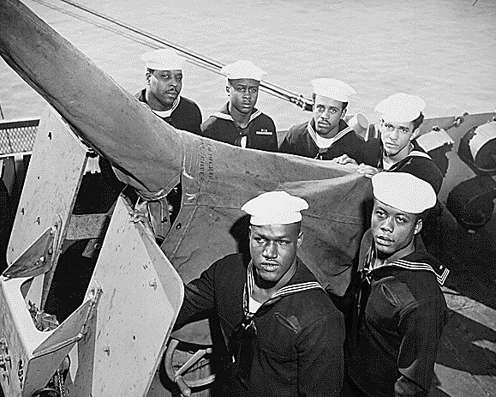 WWII A Navy gun crew who were all awarded the Navy Cross