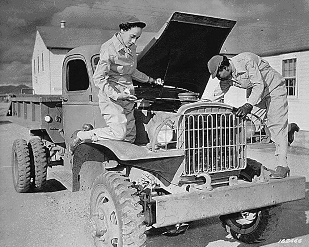 WWII Auxiliaries Ruth Wade and Lucille Mayo