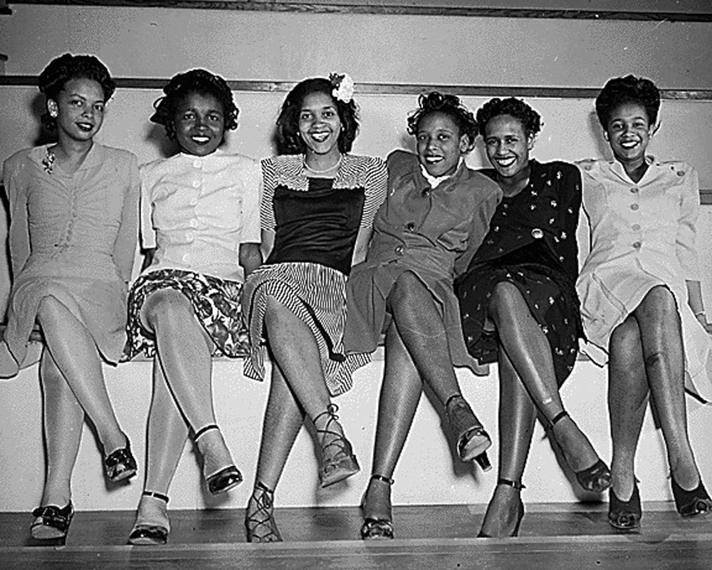 WWII Pin-up girls at NAS Seattle-Spring Formal Dance