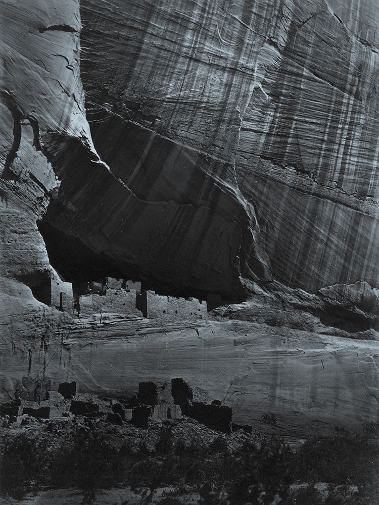 Ancient ruins in the Canyon de Chelly-Arizona