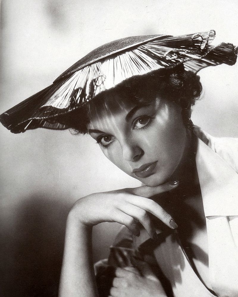 Joan Collins, 1952