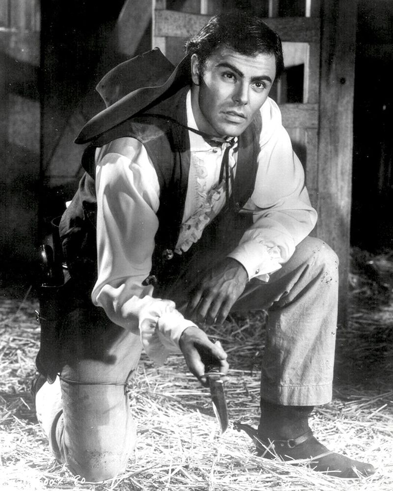 John Saxon, The Plunderers