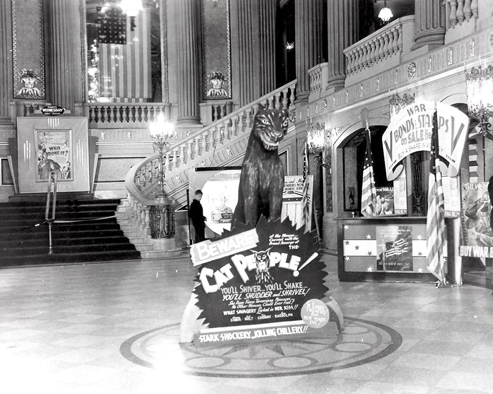 Lobby of the Rialto Theatre duringÂ Cat PeopleÂ premiere, 1940
