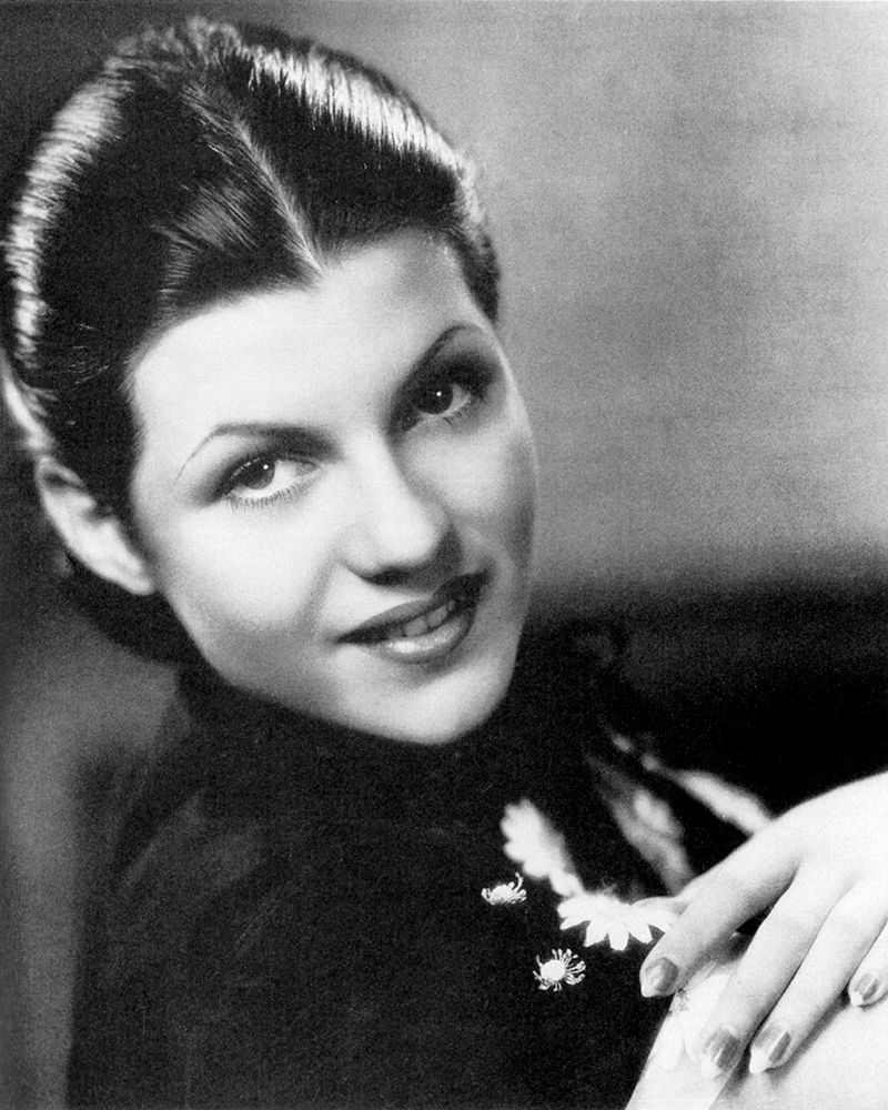 Rita Hayworth in an Argentinean Magazine, 1935