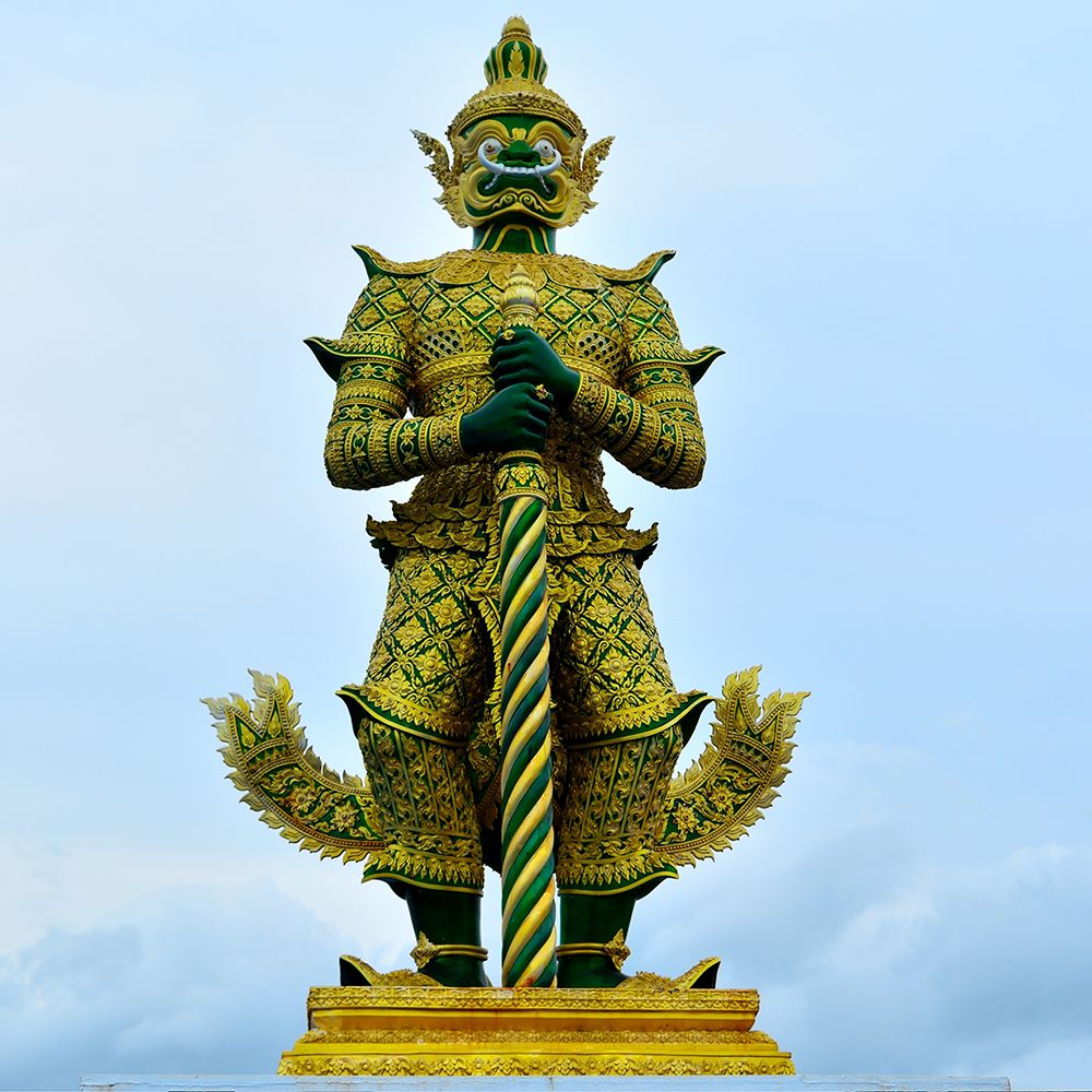 Giant Statue in Temple of the Emerald