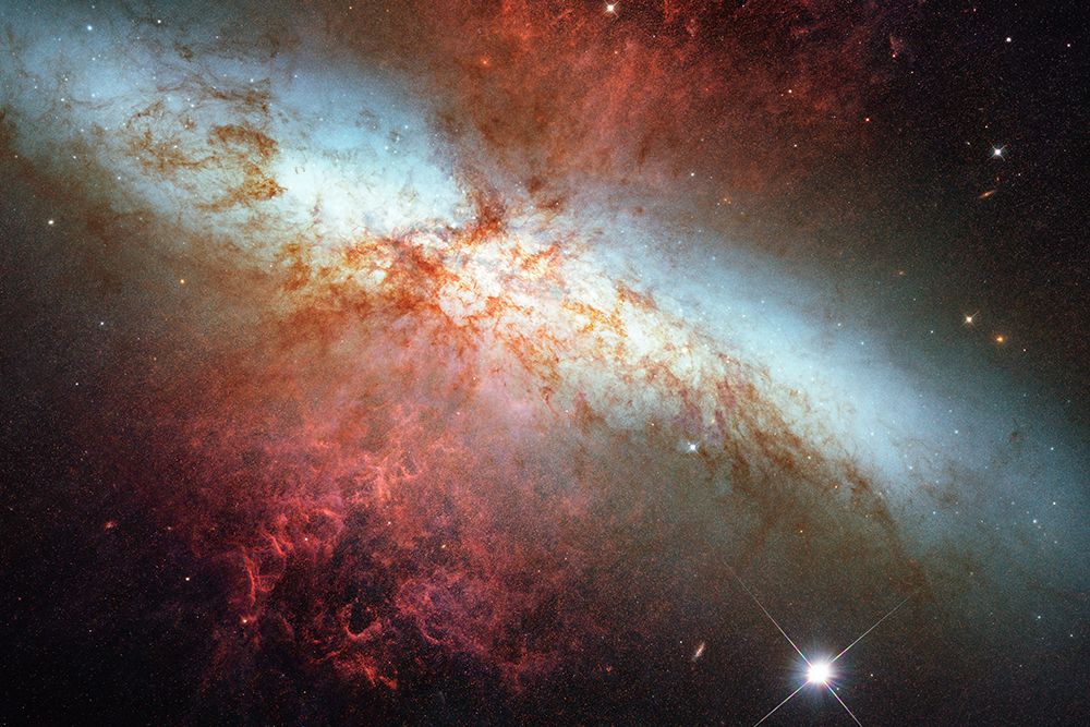 Hubble view of Galaxy M82