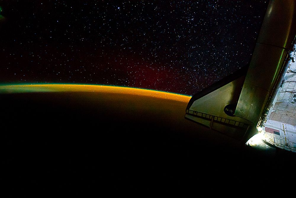Earthâs Atmosphere off the Wing of the Space Shuttle Endeavour