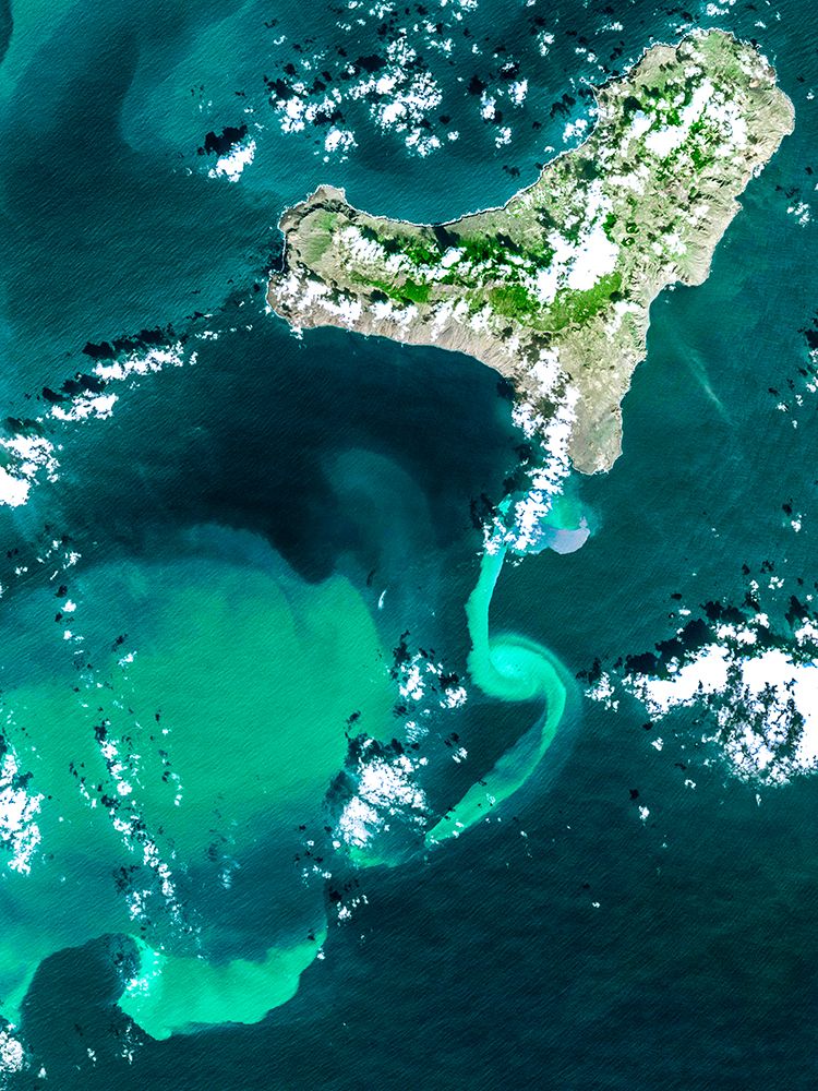 NASA Satellite tracks Underwater Volcanic Eruption in Canary Islands