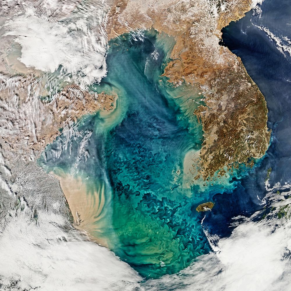 Remote Sensing of Ocean Color in the Yellow Sea from Space