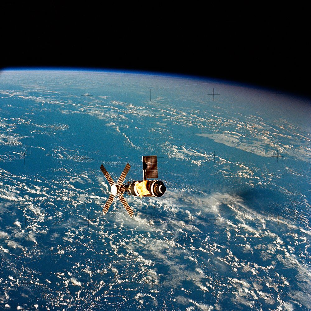 Skylab 2 Farewell View from the Departing Skylab Command Service Module