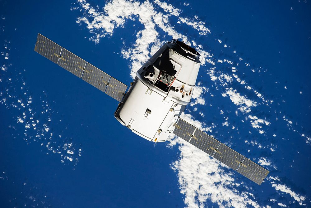 Space X-4 Dragon Commercial Cargo Approaches the ISS - 2014