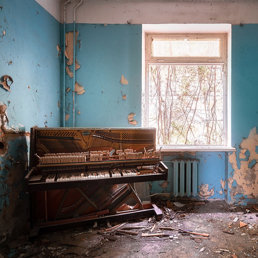 Broken Piano