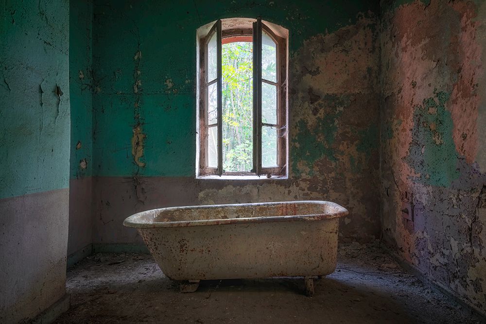 Dark and Creepy Bath