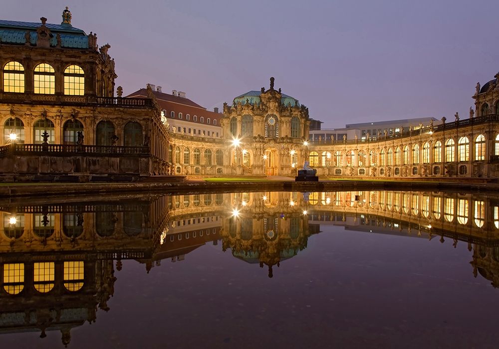 Zwinger Dresden beleuchtet